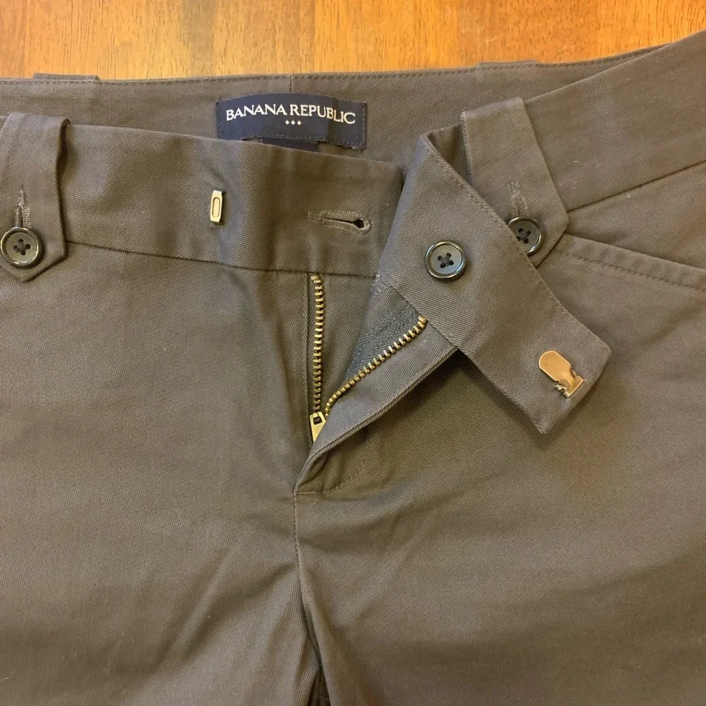 Banana Republic shorts size 2 Brown Bermuda Flat Front Design Pockets Casual